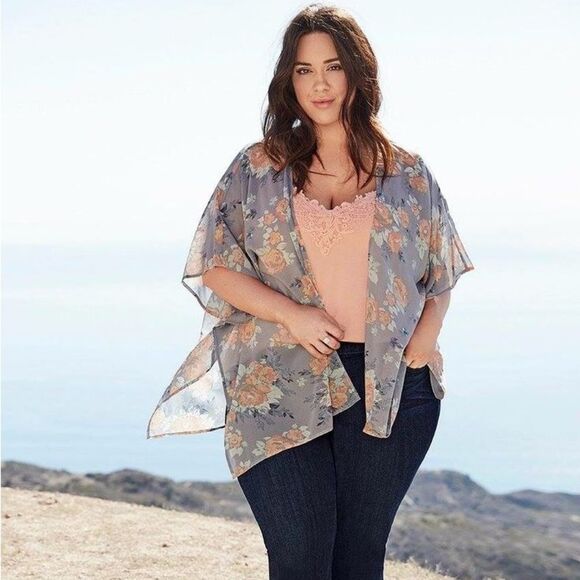 Torrid Gray Pink Floral Kimono Ruana  0/00 - Picture 1 of 8